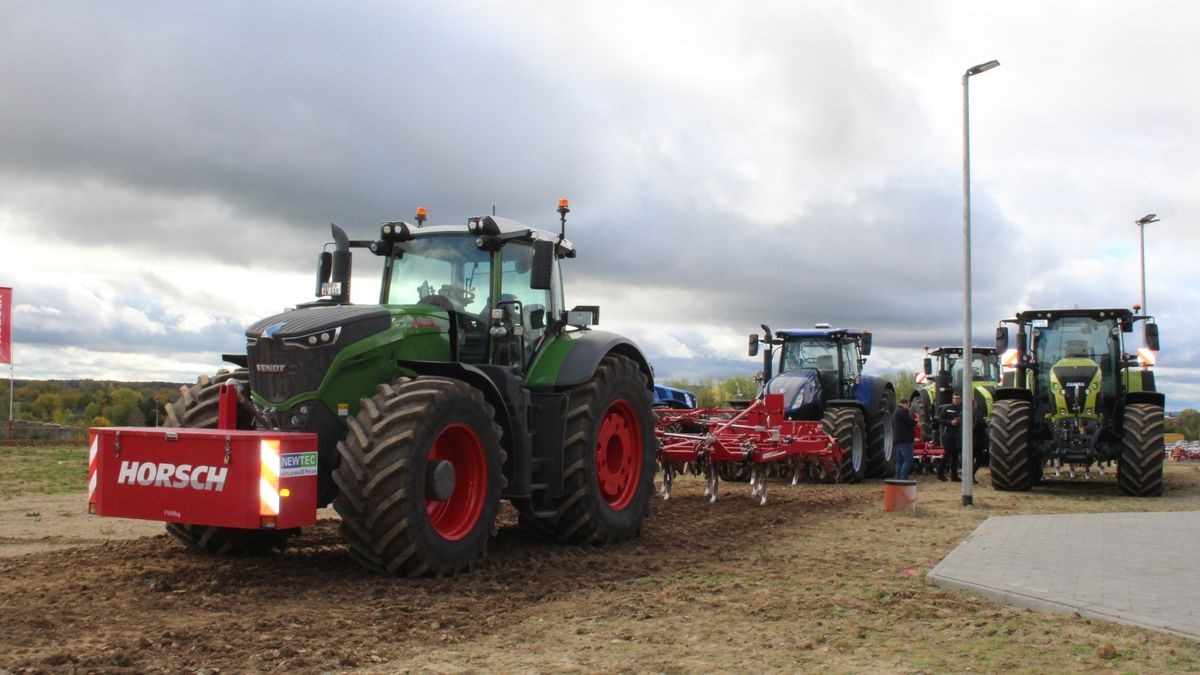 Den ersten Tag der offenen Tür beim Landtechnik-Hersteller Horsch in Ronneburg nutzten am Samstag Hunderte Gäste und bestaunten die neue Produktionshalle.