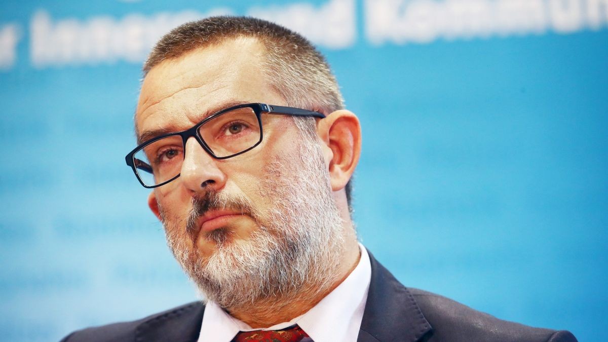 Stephan Kramer, Präsident des Thüringer Verfassungsschutzes, warnt vor einer Vereinnahmung der Proteste durch Extremisten.