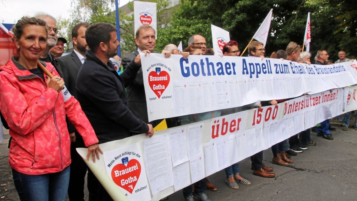 Der Kampf hat sich gelohnt. Mehr als 2000 Unterschriften sind für den Erhalt der Brauerei in Gotha zusammengetragen worden. Jetzt soll der Standort durch den Verkauf an Paulaner gerettet werden.