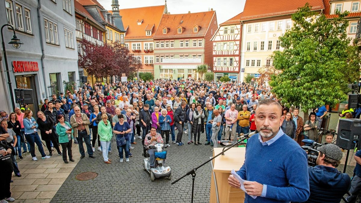 Bad Langensalzas Bürgermeister Matthias Reinz (parteilos) bei der Protestkundgebung gegen die Energiepolitik der Bundesregierung auf dem Neumarkt in Bad Langensalza. Diesmal wollte Reinz als Privatmann angesehen werden.