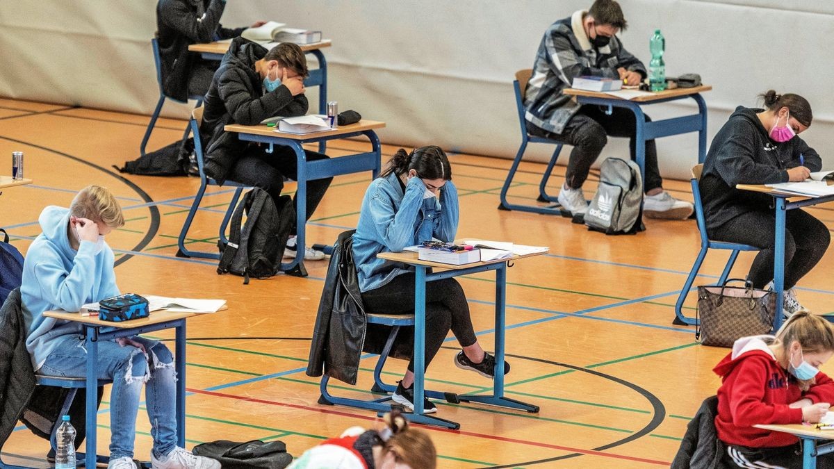 Mit Blick auf die sich verschlechternde Situation an Gymnasien fordert der Thüringer Philologenverband, die Zeit bis zum Abitur von zwölf auf 13 Jahre zu verlängern.