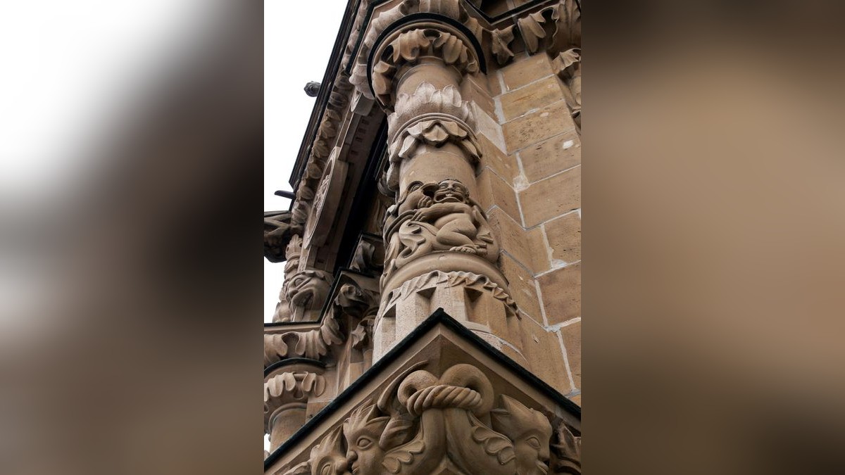 Die Detailtiefe der Fassade an der Kilianskirche verspricht immer wieder überraschende Anblicke.