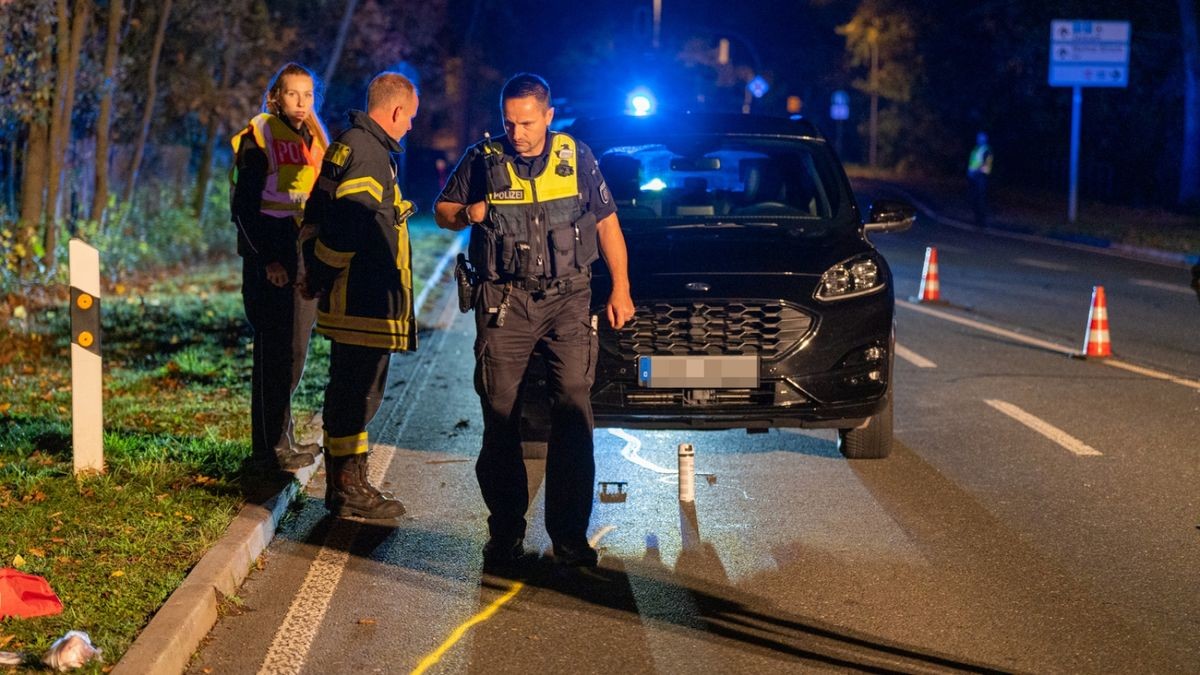 Während der Rettungsarbeiten und der Unfallaufnahme musste die Straße rund zwei Stunden wechselseitig gesperrt werden.