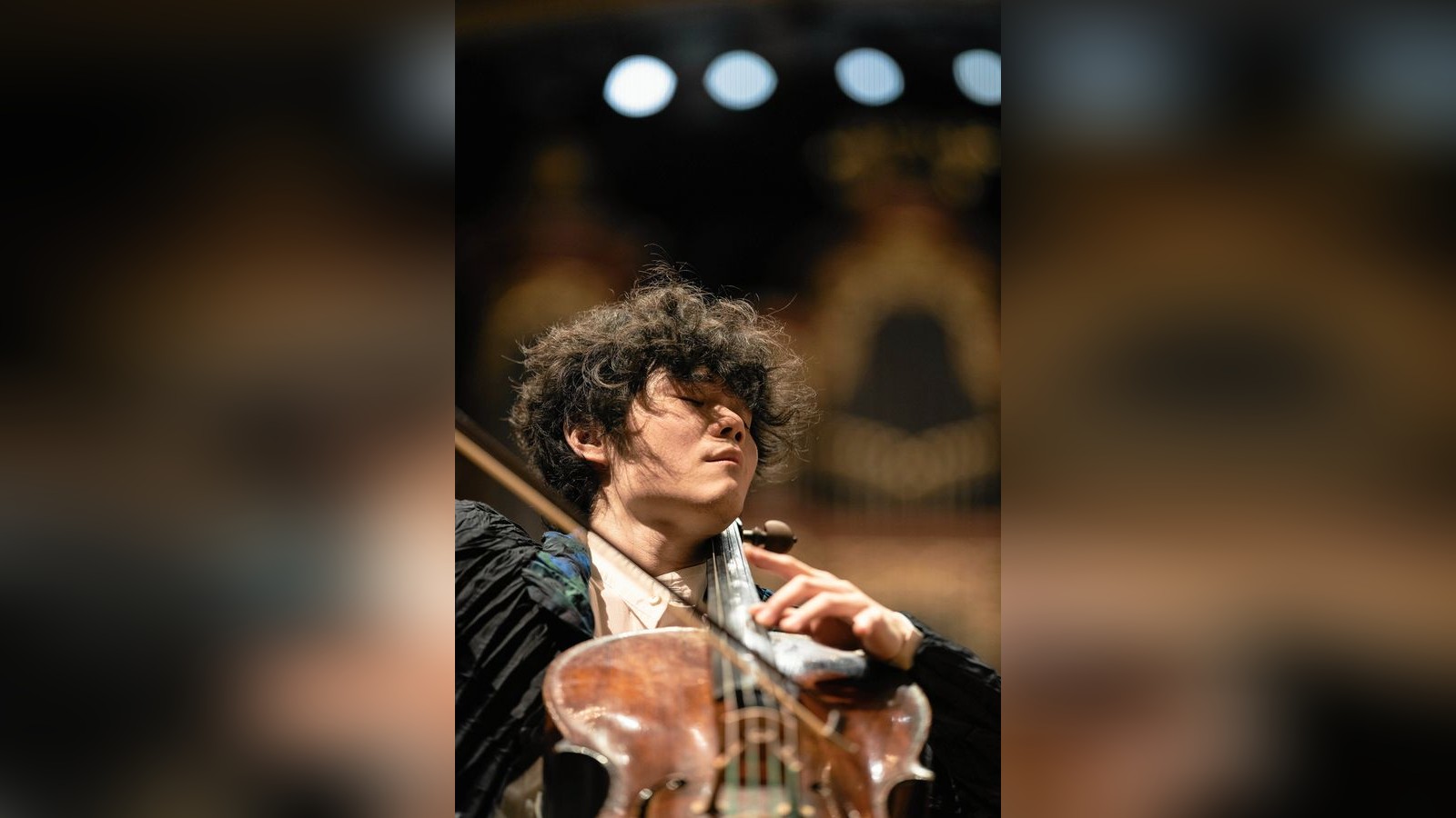 Michiaki Ueno lässt sein Cello erzählen