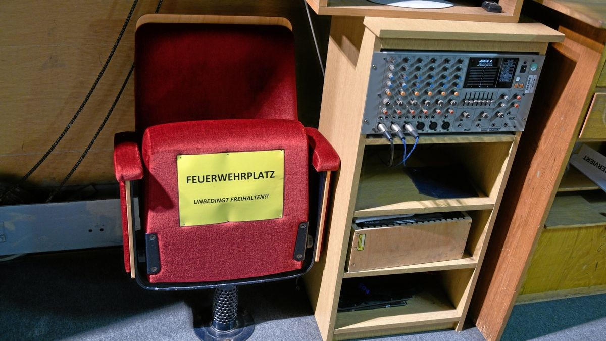 Ein Stuhl für die Heiligenstädter Feuerwehrkameraden muss im Kulturhaus immer frei gehalten werden. Sie sichern bei jeder Veranstaltung die Sicherheitswache ab. 