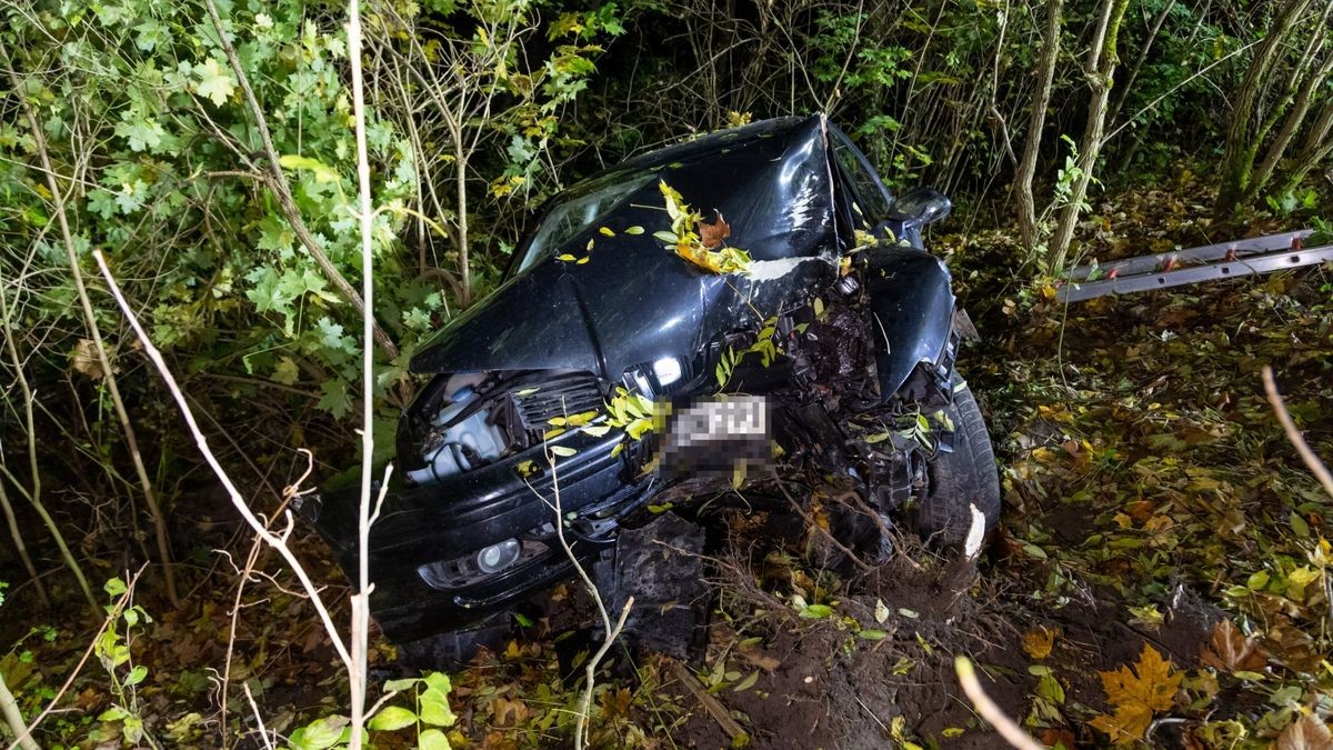 Ein schwerer Unfall ereignete sich in der Nacht von Dienstag auf Mittwoch in Suhl.