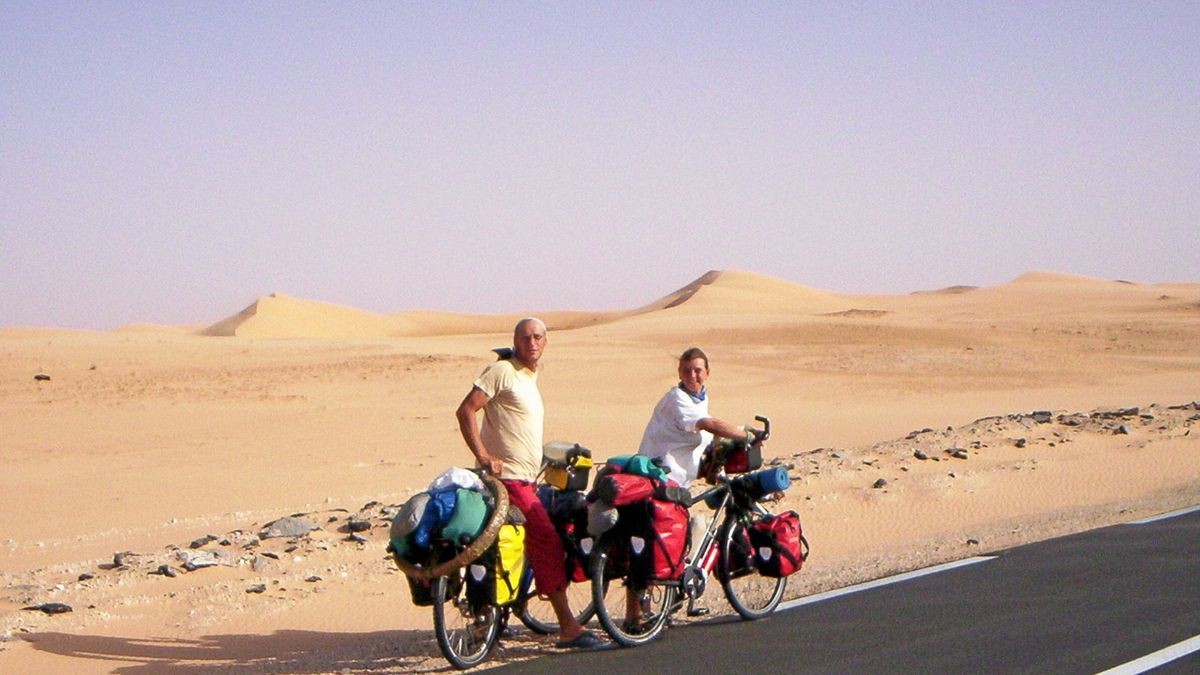 Über 1000 Kilometer ging es 13 Tage lang durch die Sahara. Da es keine wirklichen Einkaufsmöglichkeiten gab, mussten Katrin und Wolfram Treydte einige Tage hungern. 