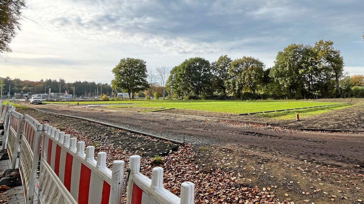 Lawaetzstraße: Für den Sport beim SV Friedrichsgabe entstehen bis voraussichtlich Ende November 130 Parkplätze. Früher befanden sich hier Tennisanlagen und ein Fußballplatz.