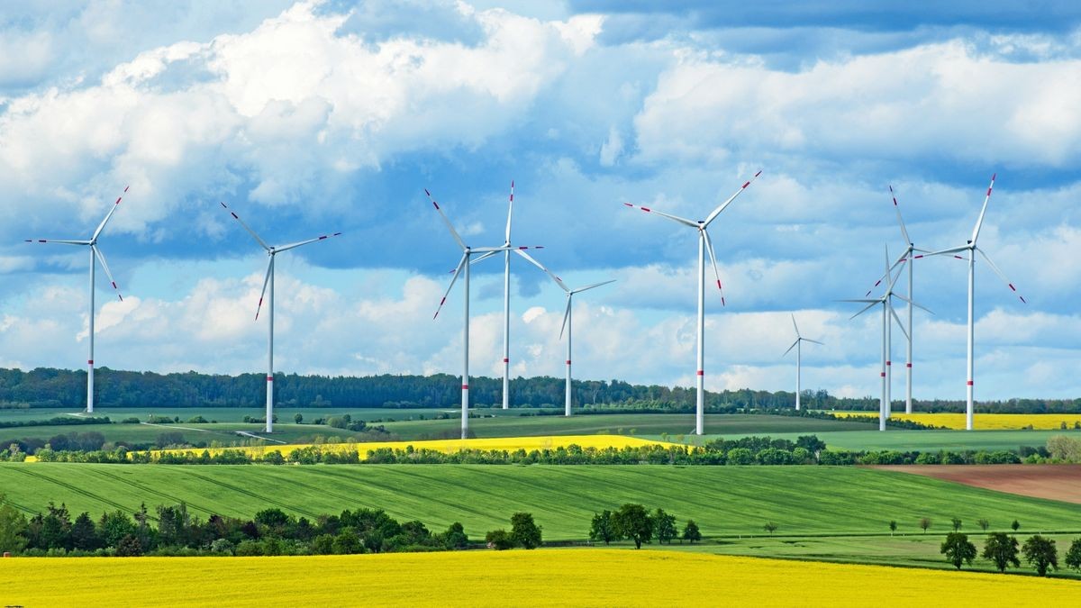 Windkraftanlagen im Windpark bei Westerengel im Kyffhäuserkreis: In diesem Jahr sind in Thüringen nur 14 neue Windkraftanlagen errichtet worden. (Archiv-Foto)