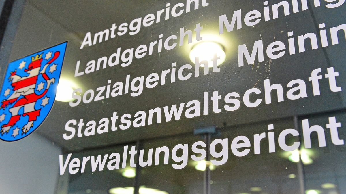 Am Landgericht Meiningen beginnt ein Prozess gegen eine 58-jährige Frau mit chinesischer Staatsbürgerschaft, weil sie Landsleuten geholfen haben soll, sich Aufenthaltstitel zu erschleichen.