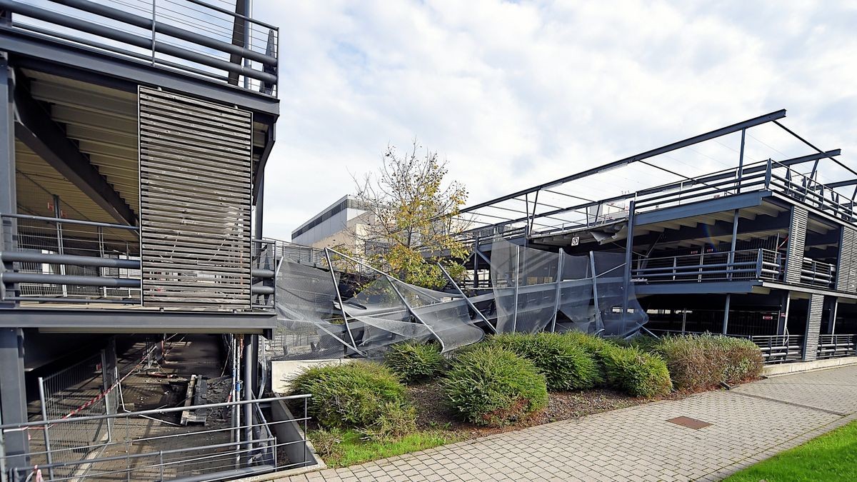 Das eingestürzte Parkhaus am Erfurter Helios-Klinikum. Seit einem Jahr ist die Situation unverändert.