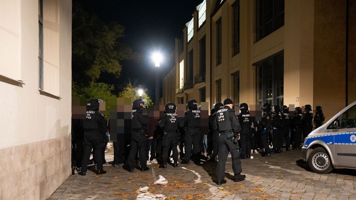 Die Einsatzmaßnahmen dauerten bis nach 1 Uhr an. 