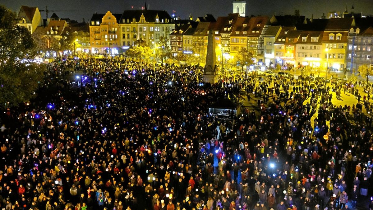 Ohne die Pandemie-Einschränkungen dürfte es auf dem Domplatz dieses Jahr wieder voll werden. So wie hier zur Martinsfeier 2019.