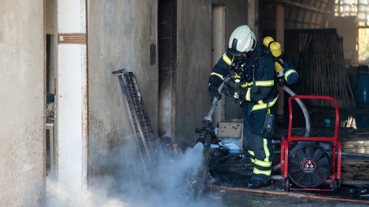 Bereits am 1. August kam es in der Lagerhalle zu einem Brand. 