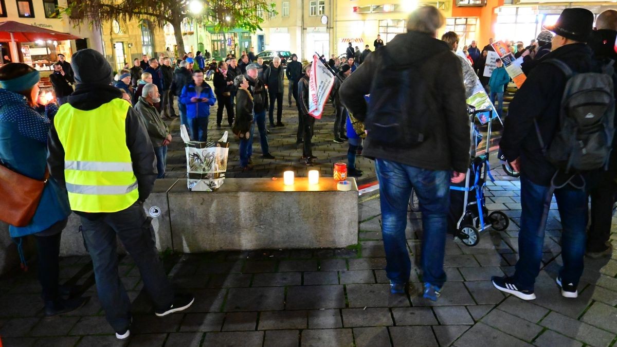 Gegen Corona, für den Frieden, gegen hohe Energiepreise: Zwischen 150 und 200 Menschen demonstrieren am Montag in Jena.