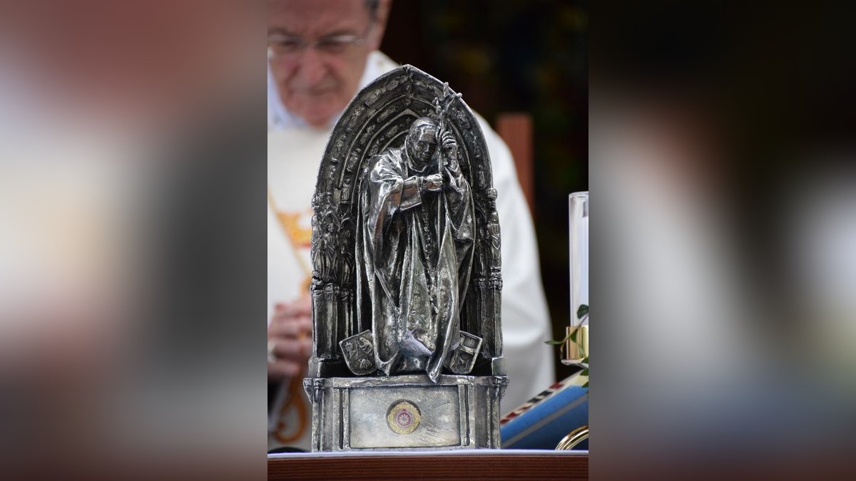 Eine Blutreliquie von Papst Johannes Paul II. befindet sich seit 2014 in Etzelsbach. Sie ist ein Geschenk der Erzdiözese Krakau. 