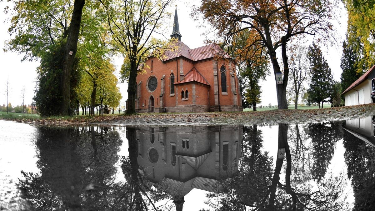 Die Wallfahrtskapelle St. Mariä Himmelfahrt Etzelsbach ist seit Jahrhunderten ein Wallfahrtsort. Zu finden ist sie nahe Steinbach im Eichsfeld.