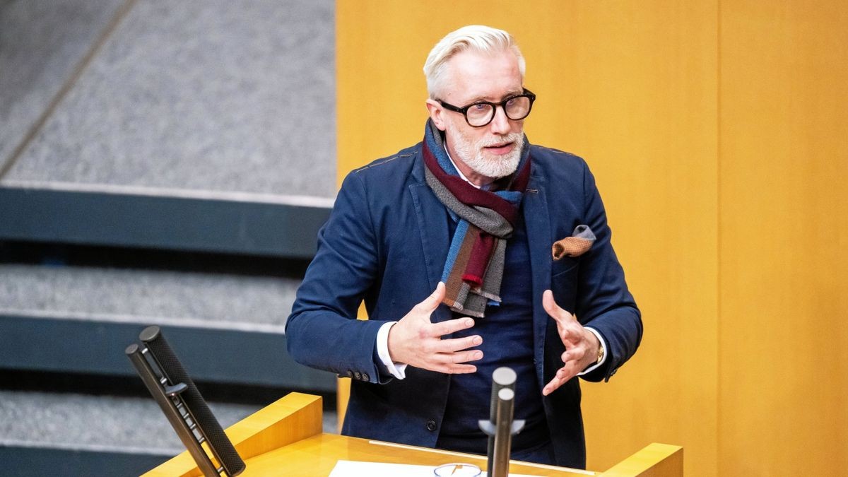 Will endlich einen Normenkontrollrat zum Bürokratieabbau auf den Weg bringen: Staatskanzleiminister Benjamin-Immanuel Hoff (Linke, Archivfoto).