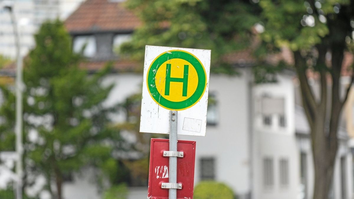 Kanalsanierung Busse fahren in DuisburgBaerl Umleitung