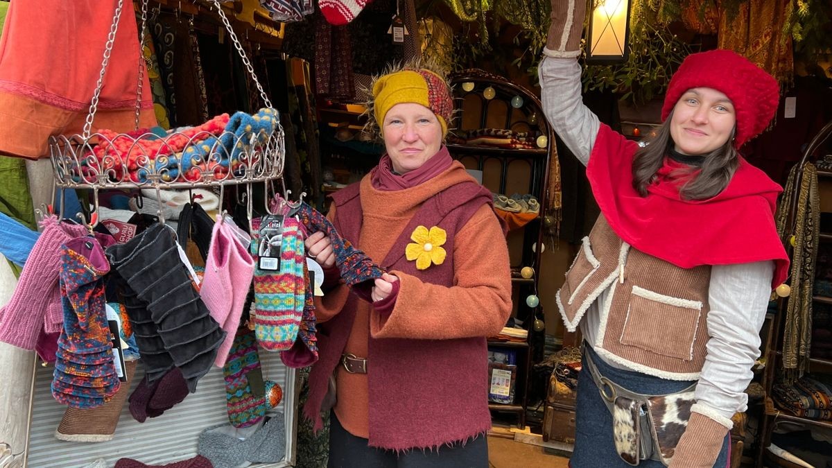 Sandra und Zoe am Stand von Hut-Schneider aus Eisenach.