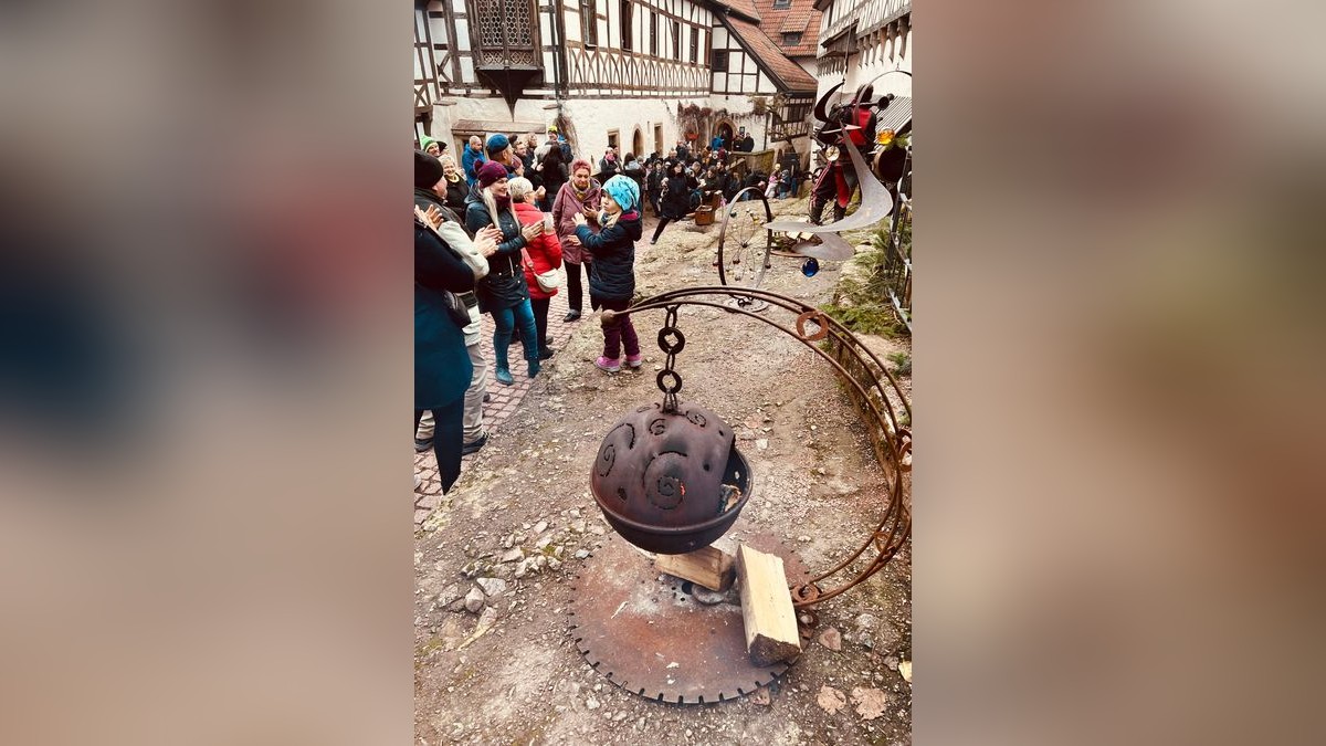 Der historische Weihnachtsmarkt auf der Wartburg hat begonnen. 