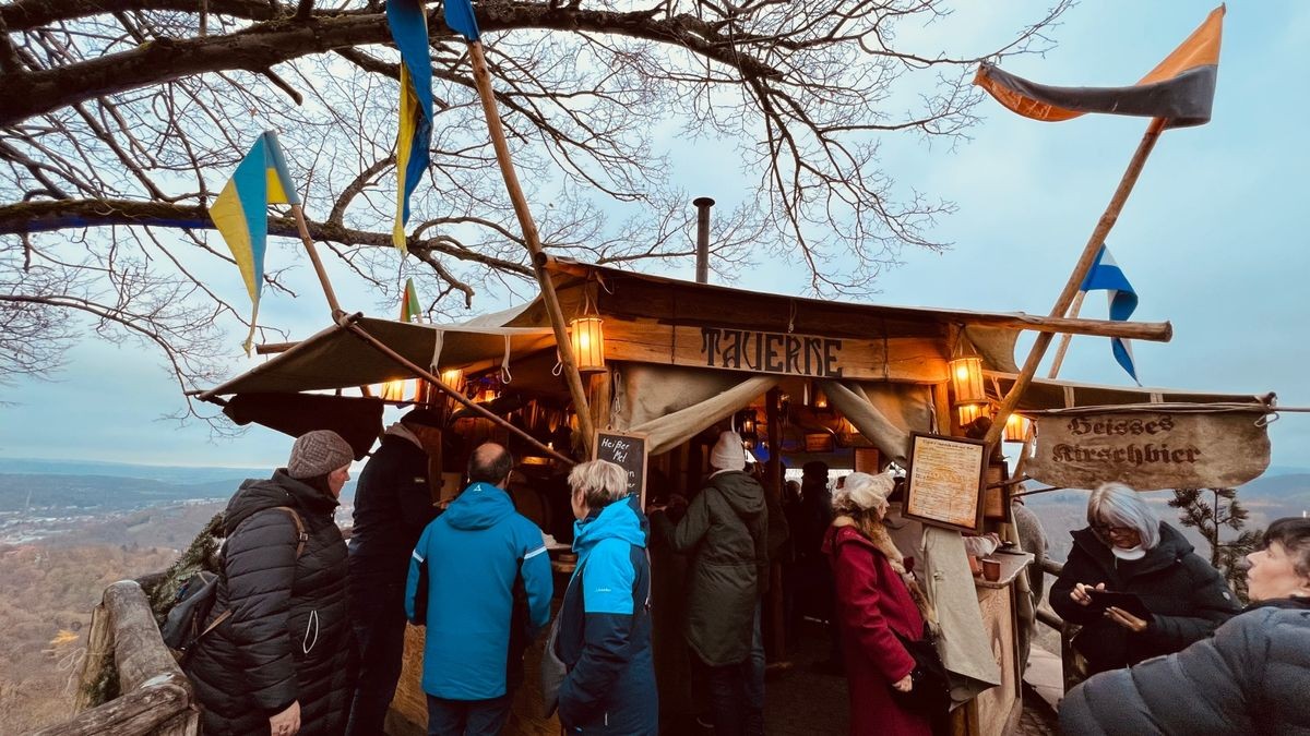 Der historische Weihnachtsmarkt auf der Wartburg hat begonnen. 