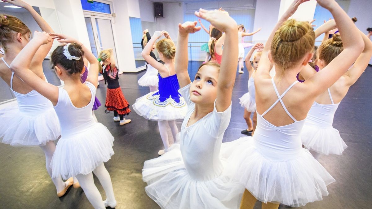 Die Ballettschüler des Tanzstudios Radeva proben derzeit für ihre zwei Aufführungen.