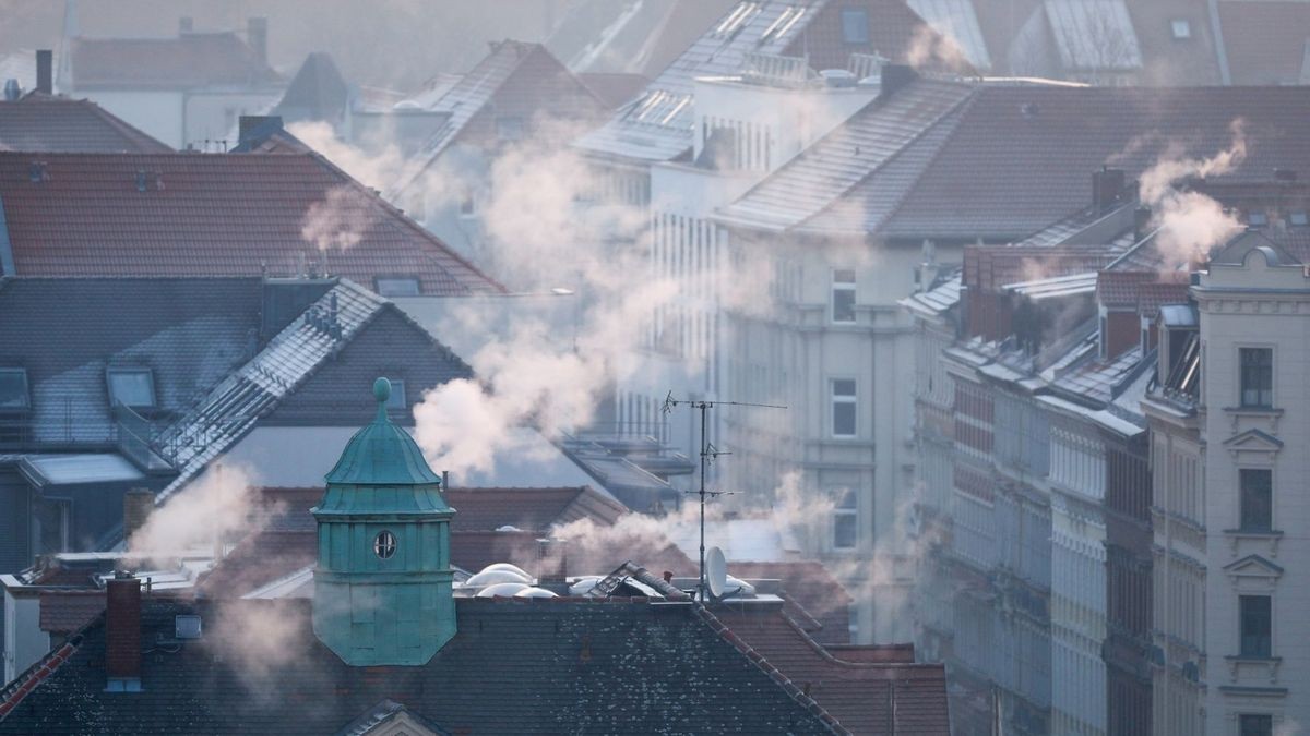 Ein so kalter Wintertag kann die Wasserleitungen in Gebäuden gefrieren lassen.