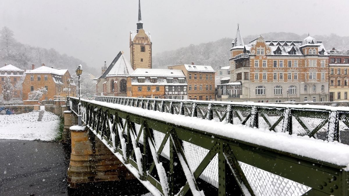 Blick über die Untermhäuser Brücke zur Geraer Marienkirche.