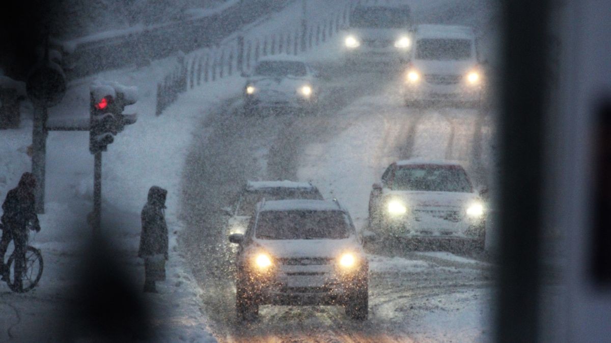 Auch in Weimar (hier die Jenaer Straße) fiel der Schnee.