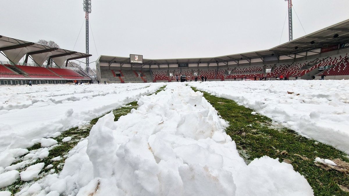 In der Regionalliga Nordost geht es für Tabellenführer RWE am Sonntag gegen den Zweiten, Energie Cottbus. 