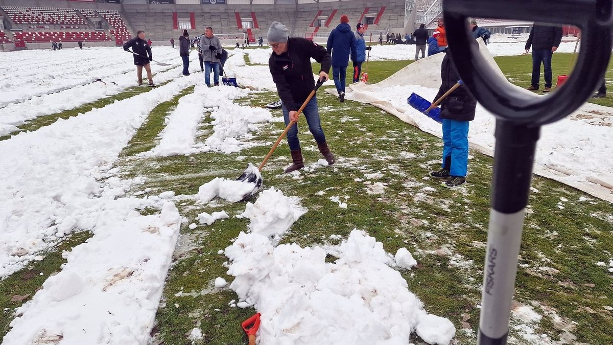 Rund 150 Helfer waren am Samstag im Erfurter Steigerwaldstadion im Einsatz. 