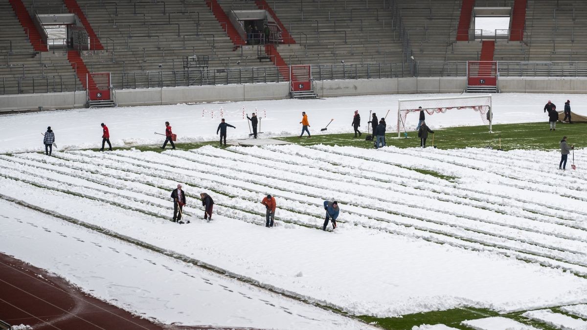 In der Regionalliga Nordost geht es für Tabellenführer RWE am Sonntag gegen den Zweiten, Energie Cottbus. 