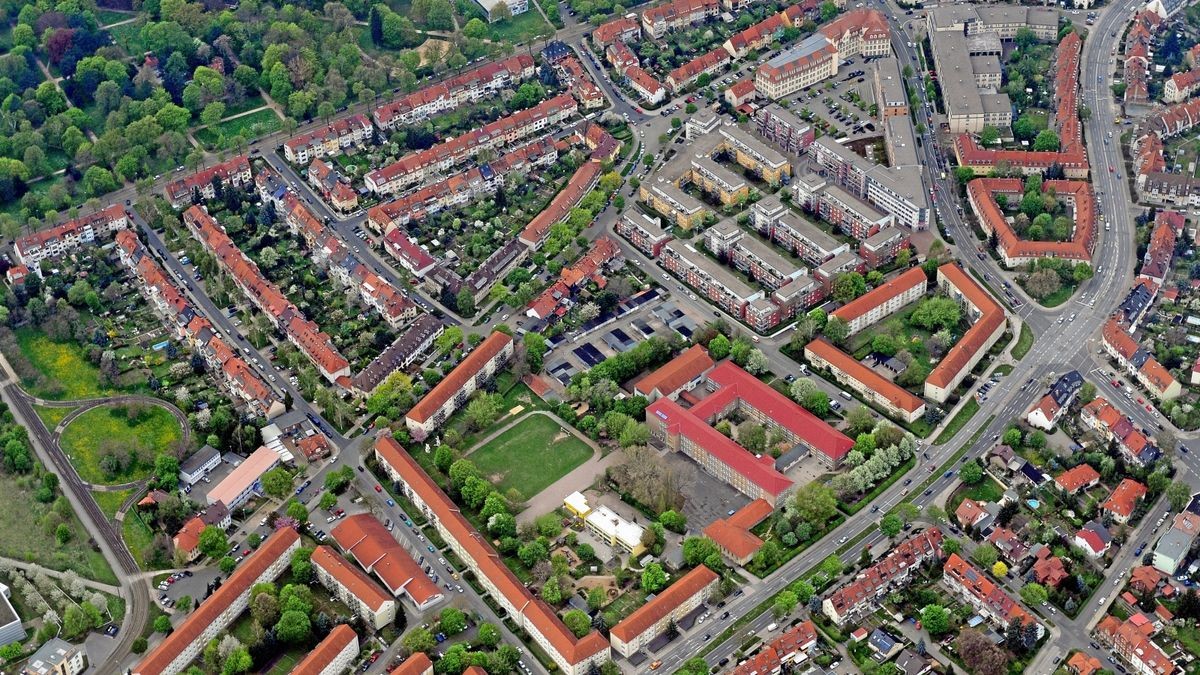 Daberstedt von oben (Archivbild). Im Stadtrat wird darüber abgestimmt, ob der Stadtteil einen Ortsteilrat und Bürgermeister bekommen soll.