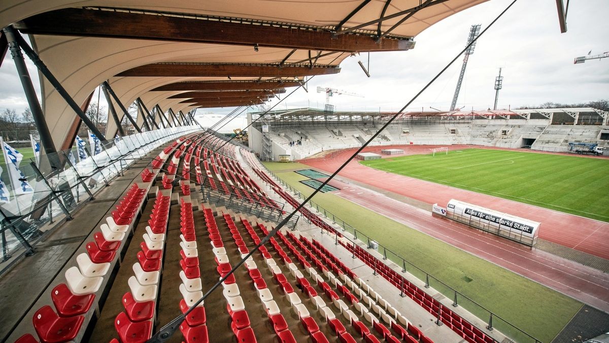 Das Erfurter Steigerwaldstadion wurde von 2015 bis 2017 zur Multifunktionsarena umgebaut. Das Foto zeigt eine Momentaufnahme vom Dezember 2015.