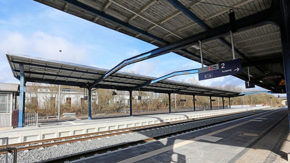 Am Bahnhof Sondershausen fährt dienstags vorerst kein Zug mehr.  Er war erst im Frühjahr nach mehrmonatiger Umbauzeit wieder eröffnet worden.