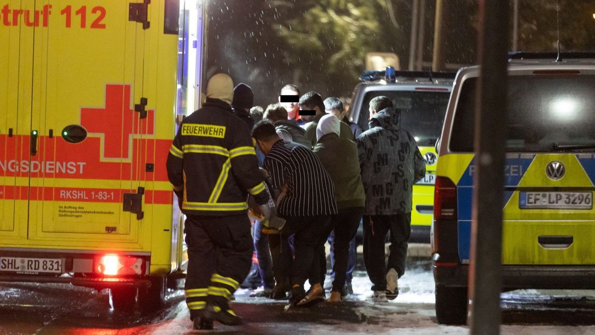 Beamte aus Hildburghausen, Meiningen, von der Autobahnpolizeistation und aus Gera brachten die Lage schließlich unter Kontrolle.