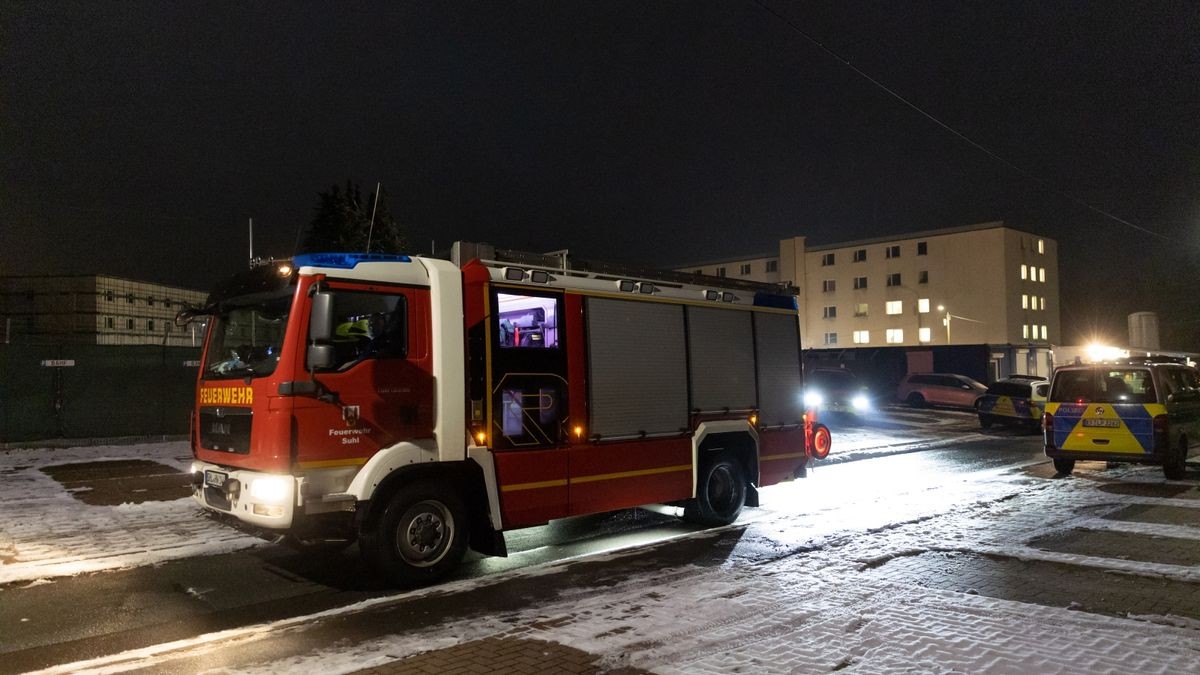 Dabei wurde ein Polizist angegriffen, der sich mit Pfefferspray wehrte.