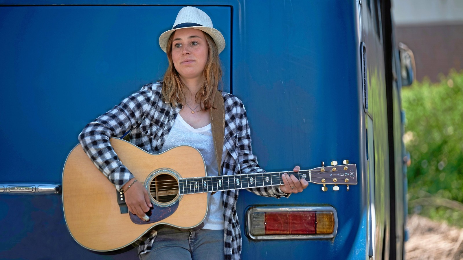 Düsseldorfer Songwriterin Lina Kramer spielt wieder live