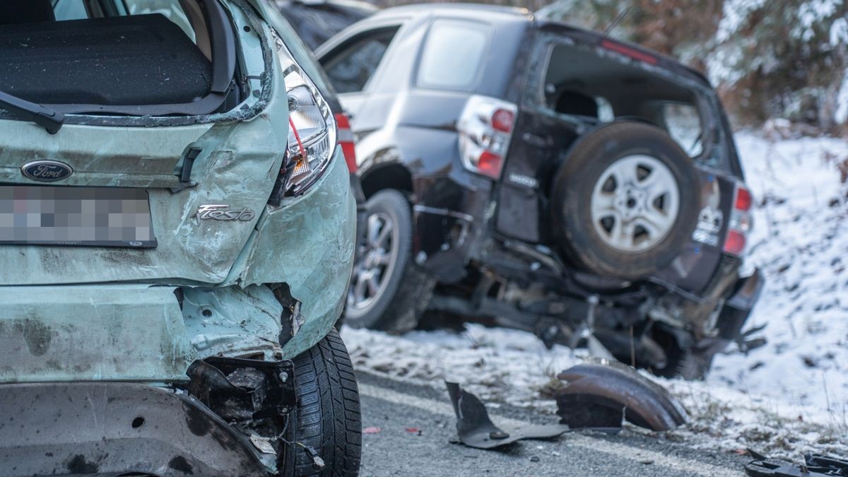 Auch damals fuhr ein Fahrzeug ungebremst auf stehende PKW auf.