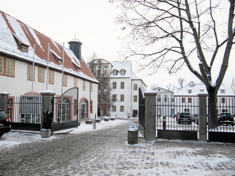 Neue Toranlage am Landratsamt Eisenberg