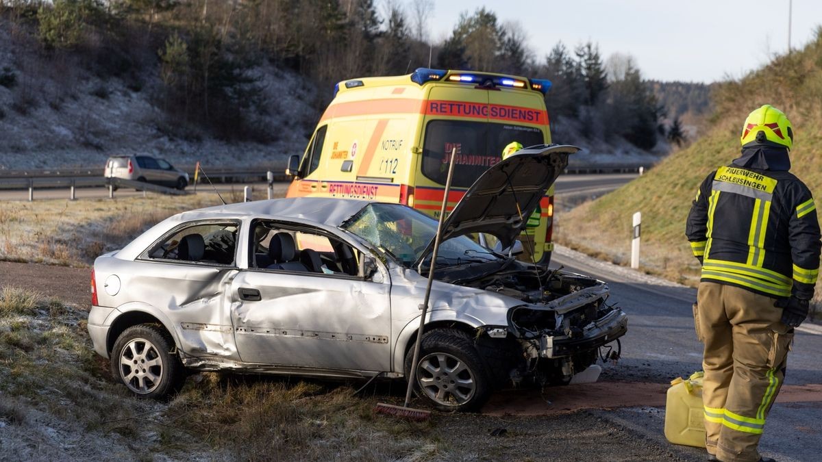 Bei dem Unfall wurden auch über 70 Meter Leitplanke beschädigt. 