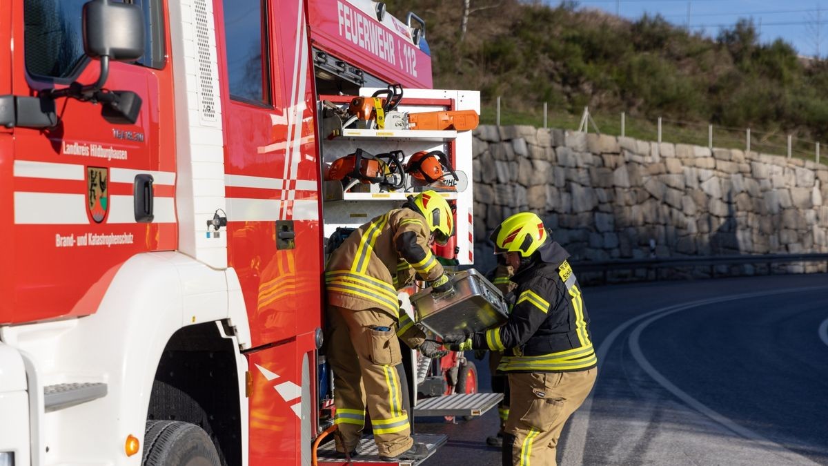 Bei dem Unfall wurden auch über 70 Meter Leitplanke beschädigt. 