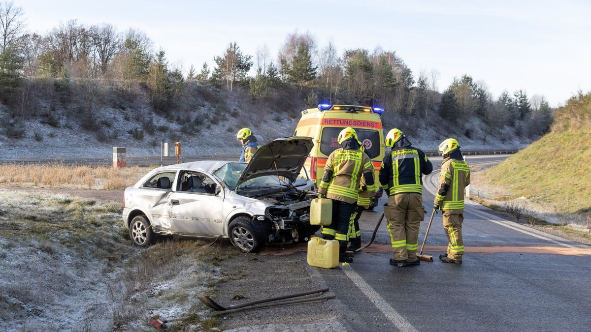 Das Fahrzeug wurde massiv beschädigt.