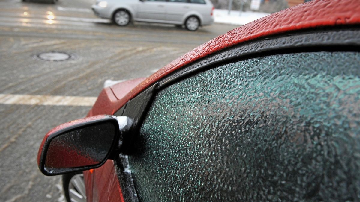 Blitzeis sorgt am Montag für erhebliche Verkehrsbehinderungen auf Südharzer Straßen.