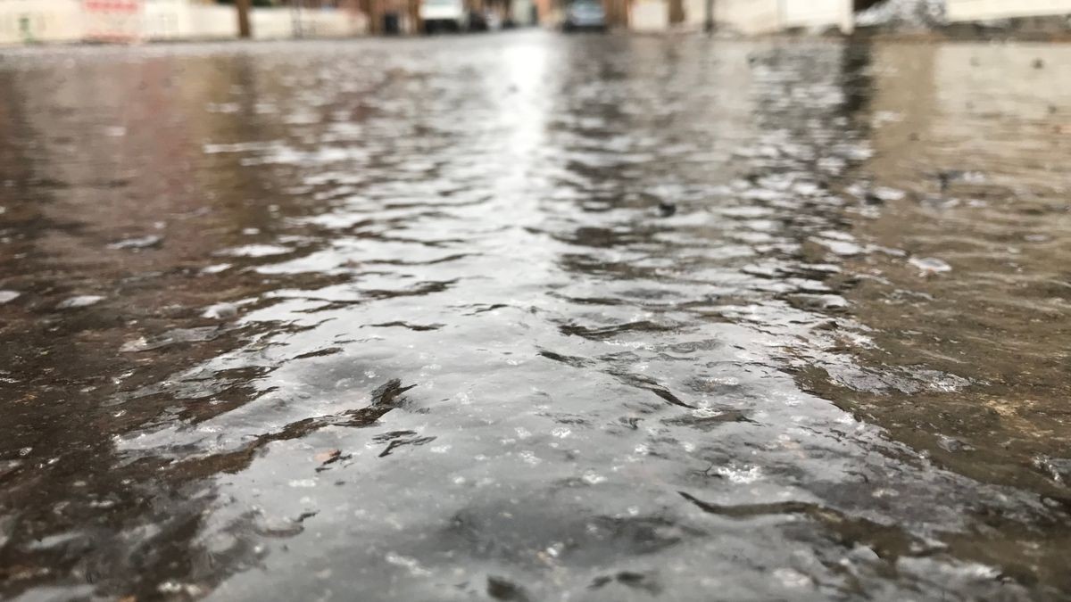 Das Glatteis hatte ganze Straßen wie hier die Gutenbergstraße fest im Griff.