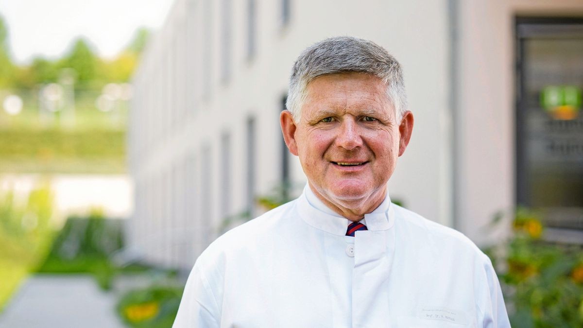 Andreas Hochhaus ist Direktor der Klinik für Innere Medizin II am Universitätsklinikum in Jena und gehört zu den weltweit meistzitierten Forschern in seinem Fach. Er ist Vorstandsvorsitzender der Thüringischen Krebsgesellschaft. 