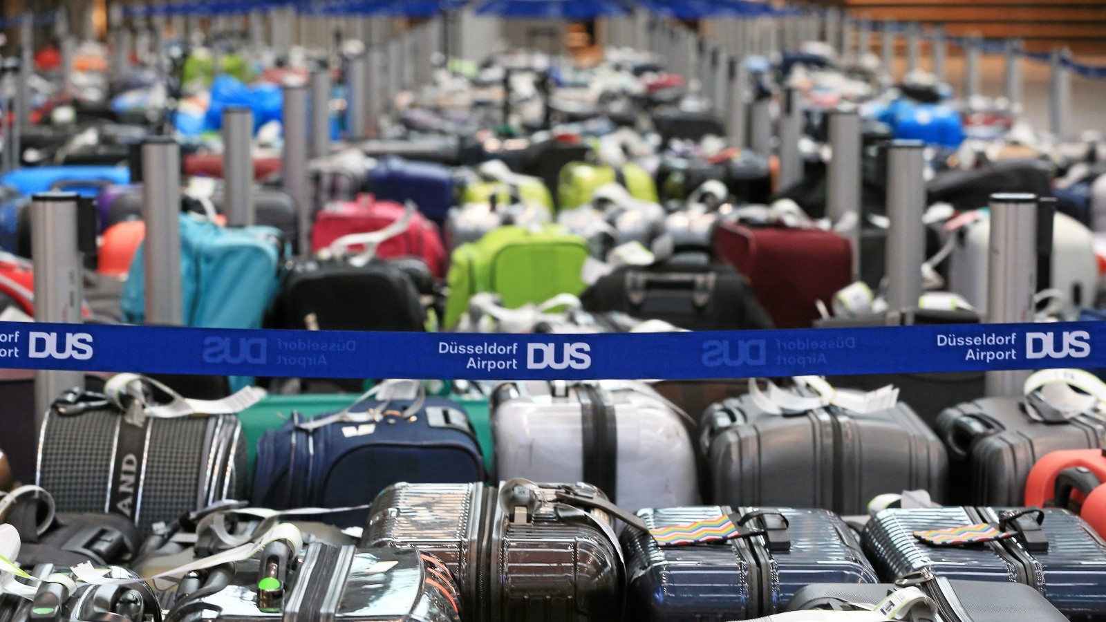 Düsseldorf Flughafen Parken Koffer Abgeben www.nrz.de