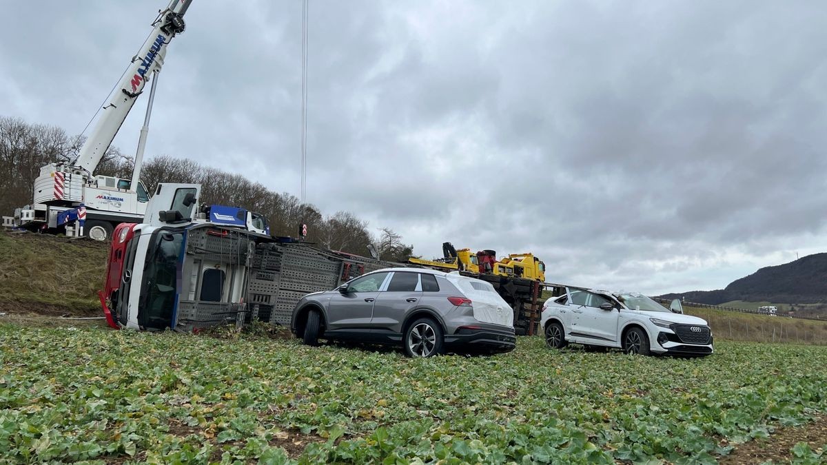 Am Freitag ist ein Autotransporter auf der Autobahn 4 zwischen Waltershausen und Sättelstädt verunglückt.