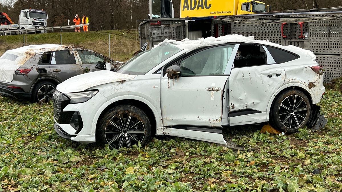 Am Freitag ist ein Autotransporter auf der Autobahn 4 zwischen Waltershausen und Sättelstädt verunglückt.